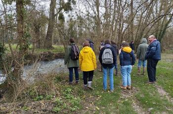 L'équipe scientifique est en sortie dans le marais poitevin